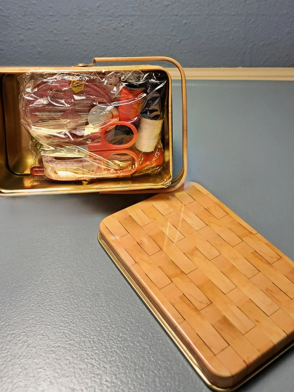 Beige Woven-Pattern Storage Shaker Sewing Tin with Gold Accent Handle